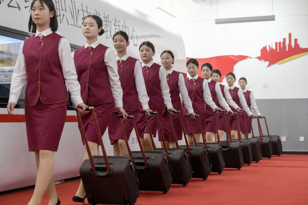 鏡觀·領航 | 教育強則國家強 以禮儀服務塑造新時代文明風尚